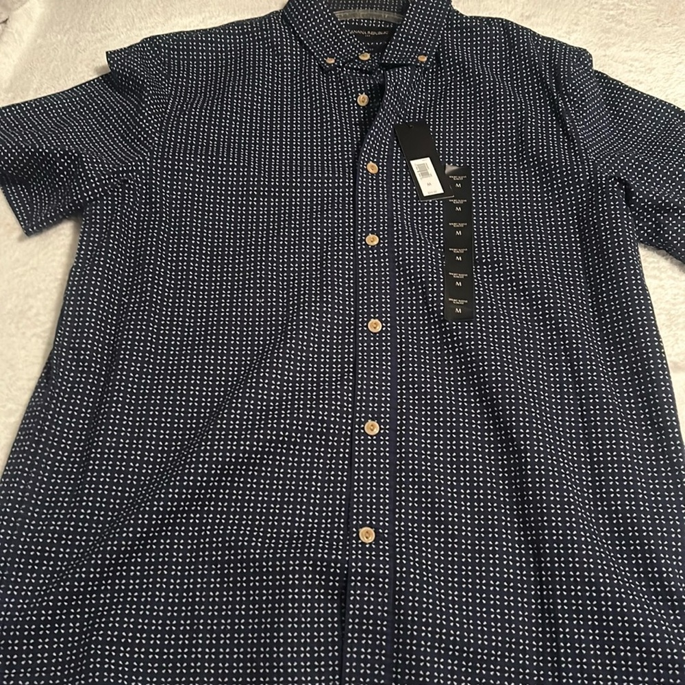 NWT Banana Republic slim fit button up sz M in patterned navy blue and white